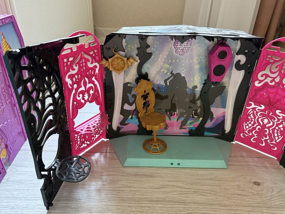 домик Monster High