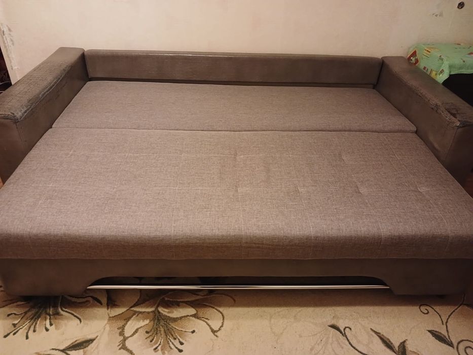Продам диван 10 000.