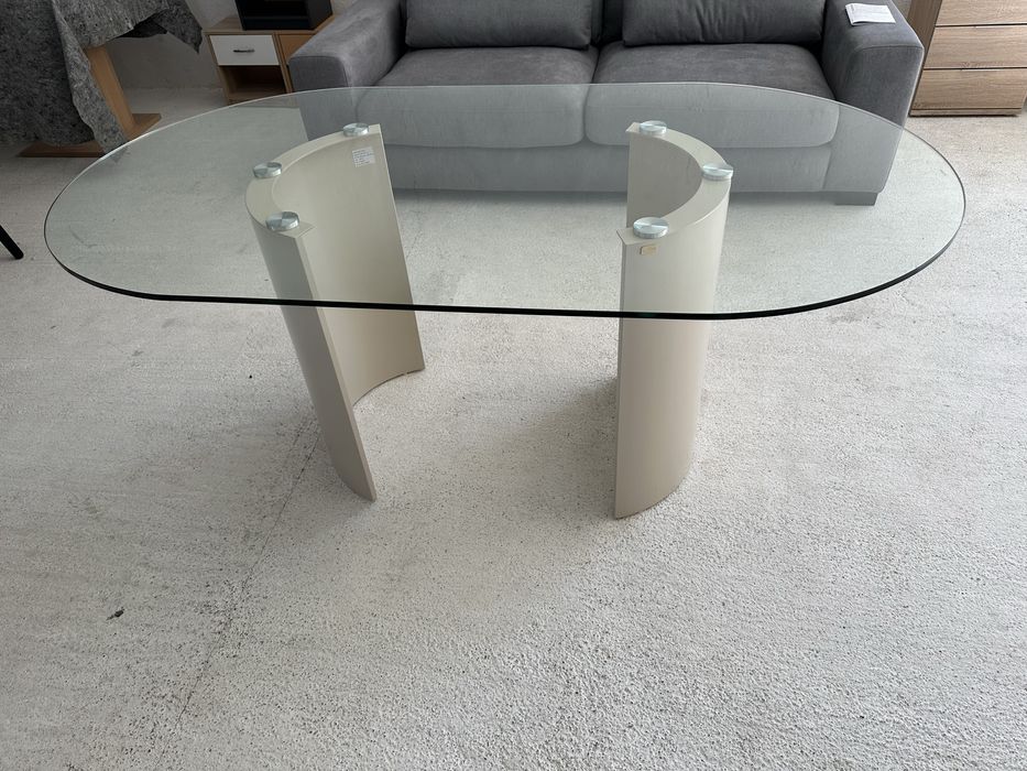 Masa ovala cu blat de sticla si structura metalica