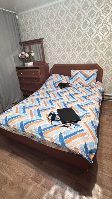 Продам спальный гарнитур