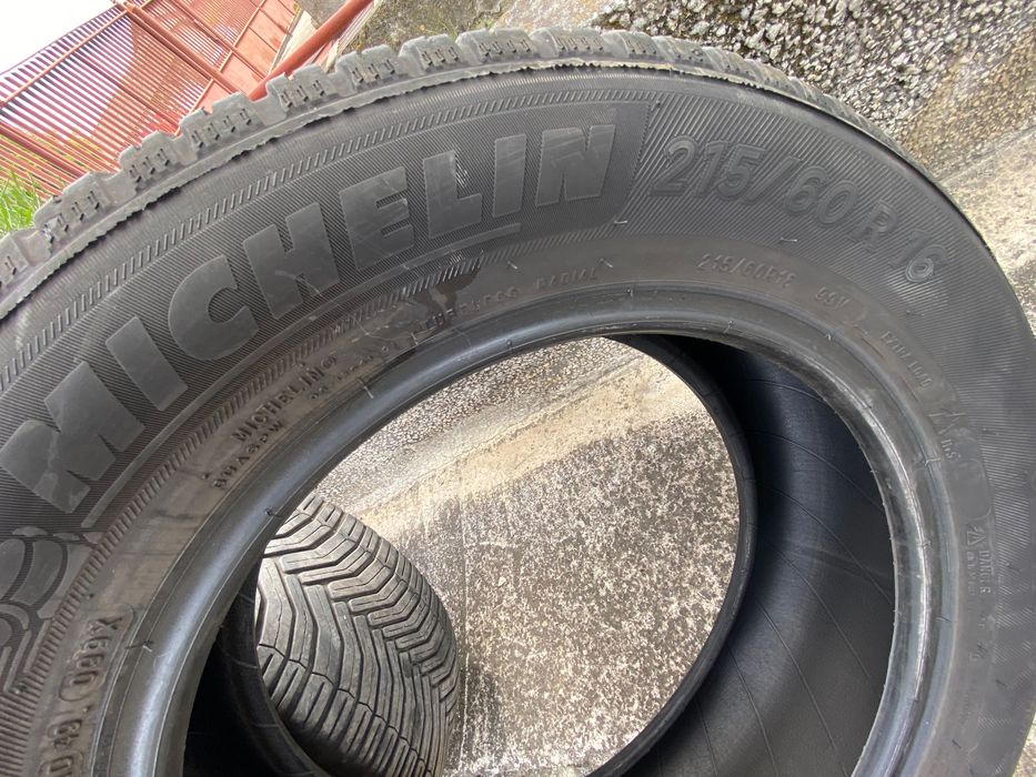 Anvelope Michelin - 2 215 60 16 impecabile puțin rulate fără pene sau probleme ascunse cu grad mic de uzură se vede în poze nu bate rulaj impecabil