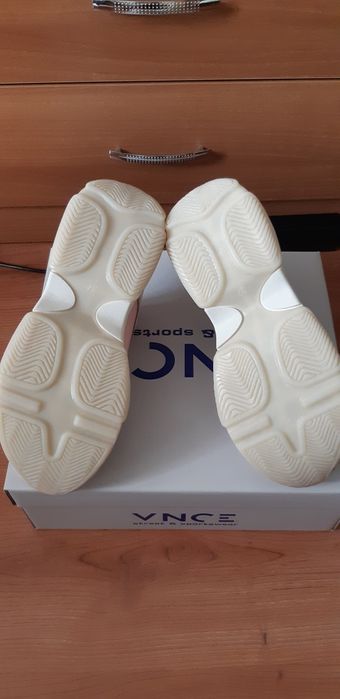 Sneaker inalt,noi la cutie