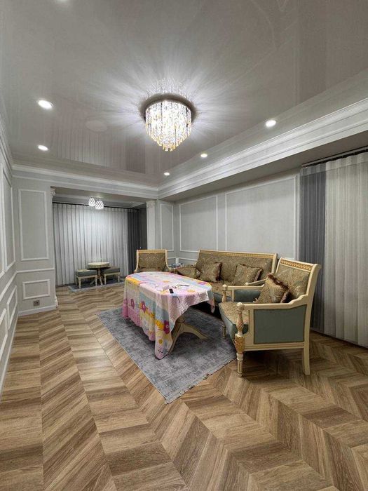 Продается 3-комнатная у метро Космонавтов. 80кв.м