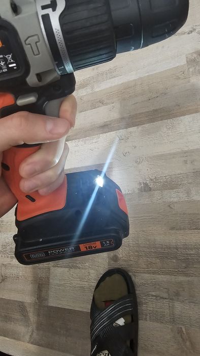 Винтоверт 18V Black Decker