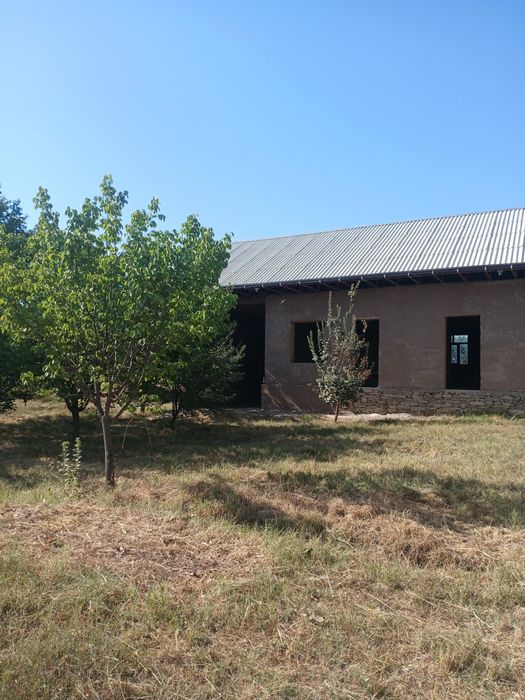 Uy sotiladi Sharof Rashidov tumani maydoni 9.5