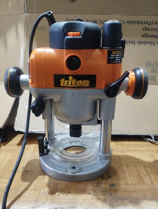 Професионална оберфреза TRITON
