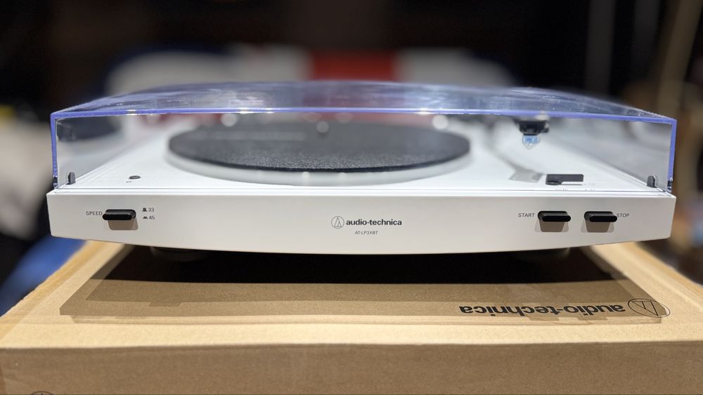 Виниловый проигрыватель Audio-Technica AT-LP3XBTWH