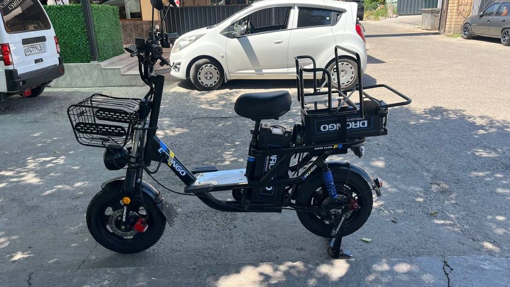 Elektro Skuter sotladi 2 ta batarekasi bilan hali yangi