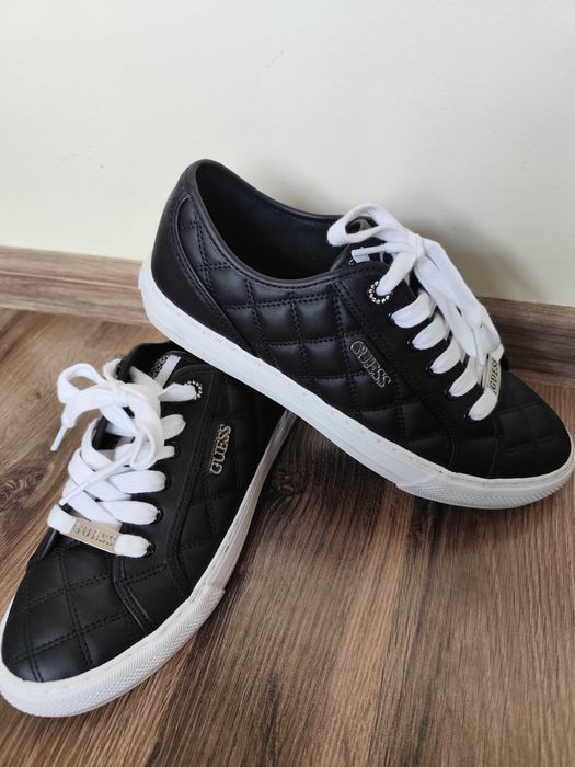 Нови оригинални кецове Guess