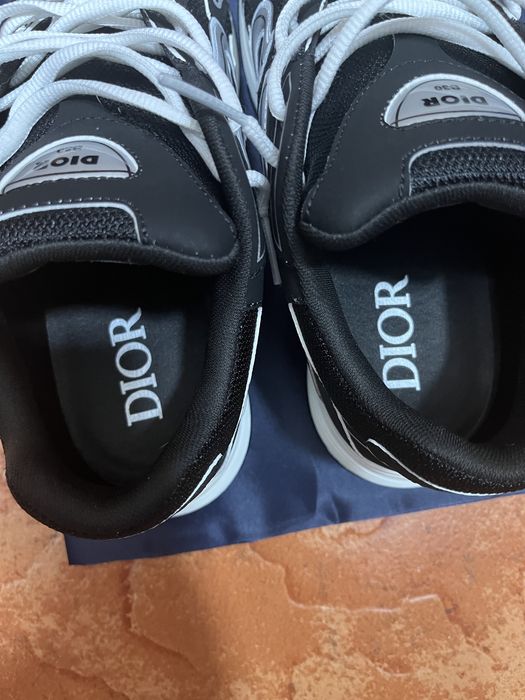 Dior b30 black and white