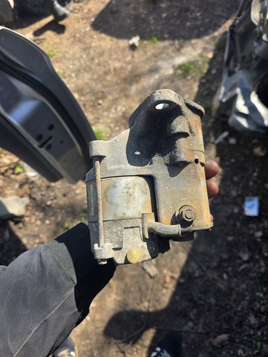 Стартер за Chrysler Voyager 2.4 бензин 2005 година