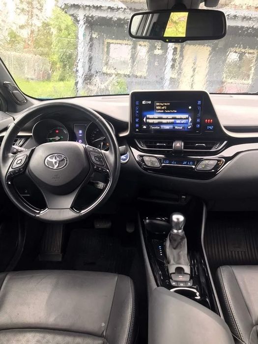 Тойота CHR Toyota CHR 1.2 бензин 2018 година На части!!