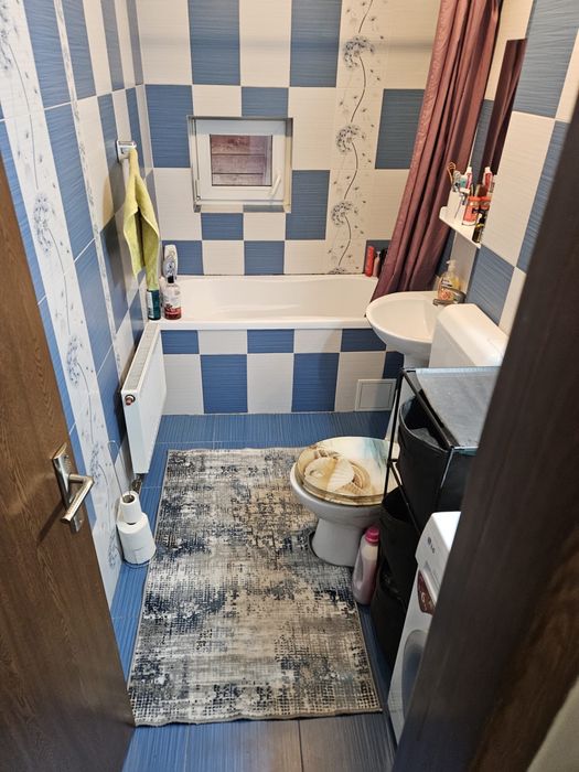 Vand apartament cu trei camer