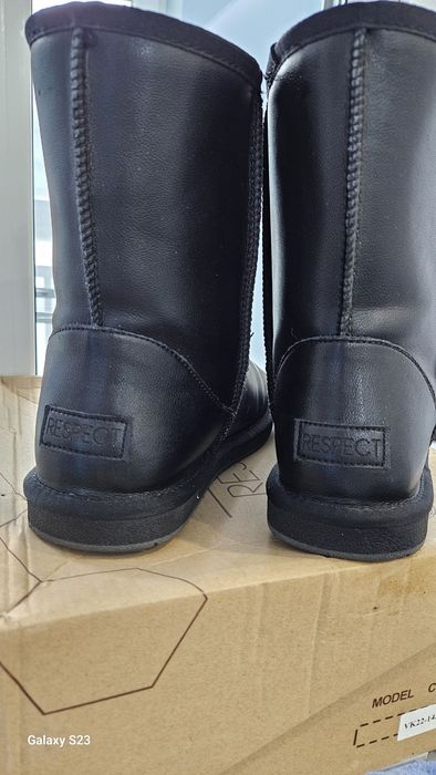 Продам угги ( натуралка)  Новые