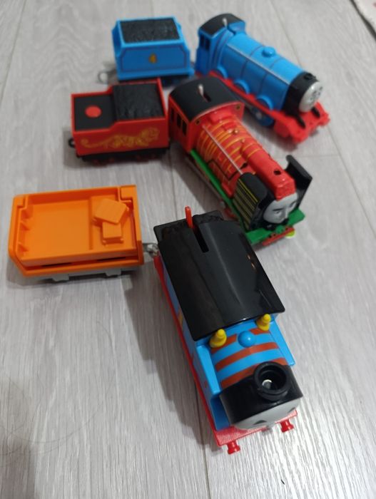 Trenuri trenulețe vagoane locomotiva Thomas