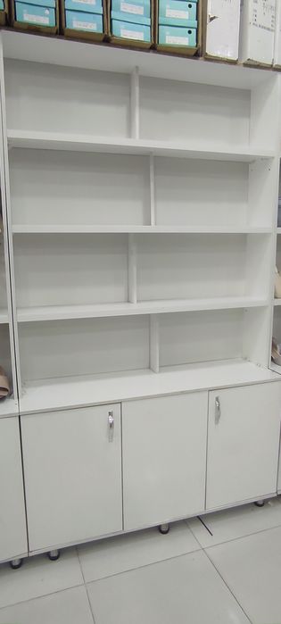 Витрина полка и шкаф. Б/у