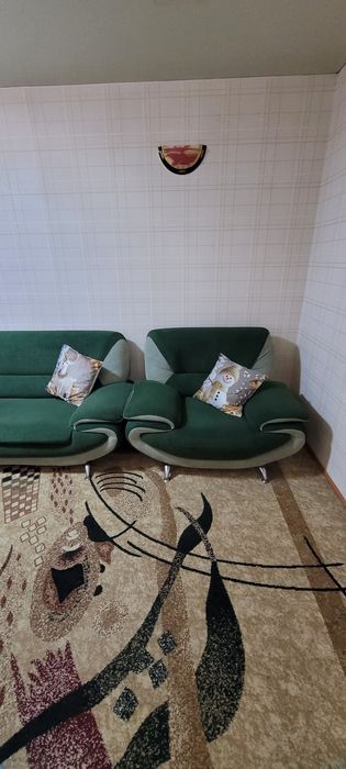 Диван и два кресла . Раскладной диван