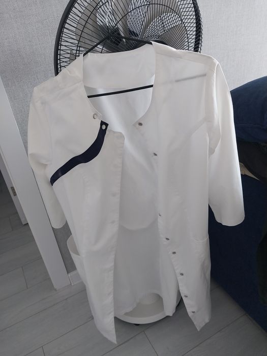 Продам белые медицинские халаты