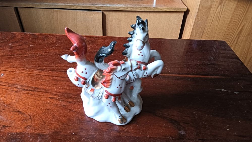 Посуда. Старинная статуэтка.