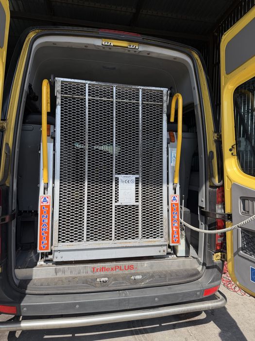 Vand lift hidraulic persone cu dizabilitati