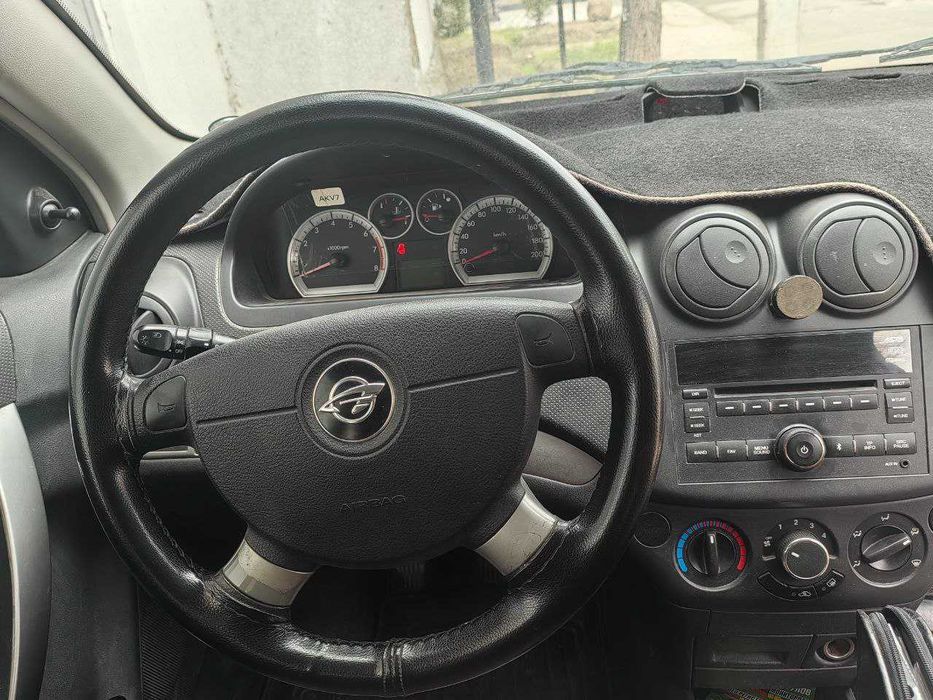 nexia 3 2017yil dekabr 2018 olingan yangi 82000 km