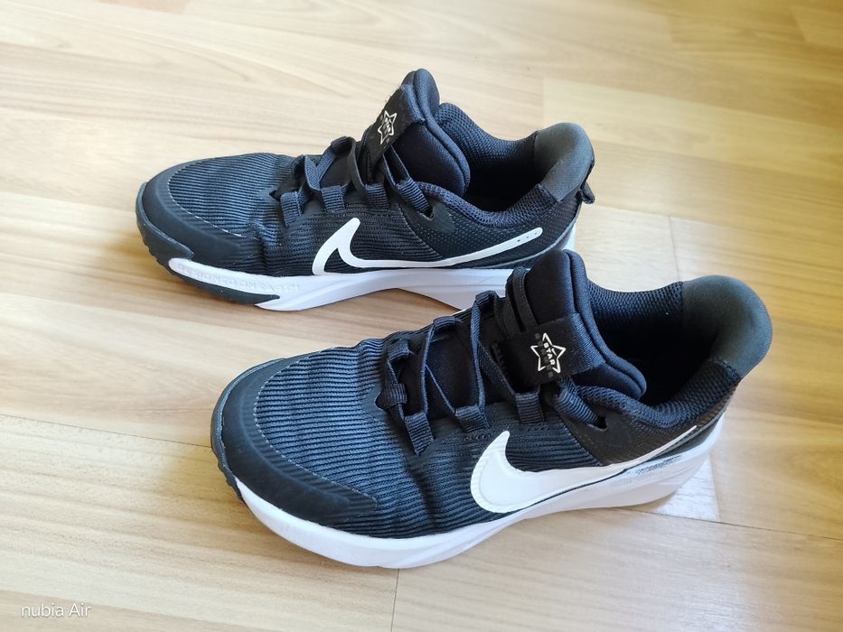 Маратонки   Nike