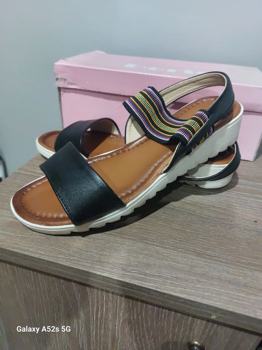 Сандали 39 номер