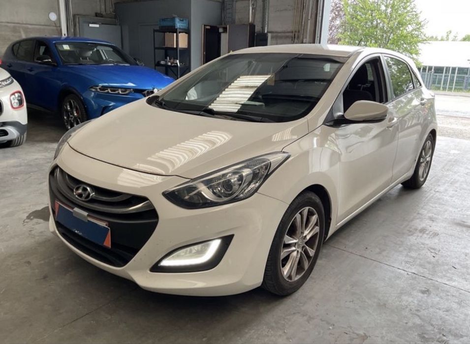 Hyundai i30 2014, 1.4 benzina euro 5, clima automata senzori parcare, rate si garantie 12 luni!