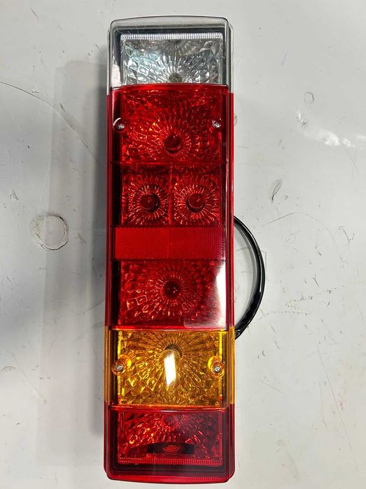 Фонарь задний правый универсальный 56464