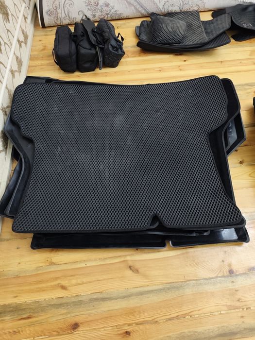 Полик для багажа Кобальта в отличном состоянии