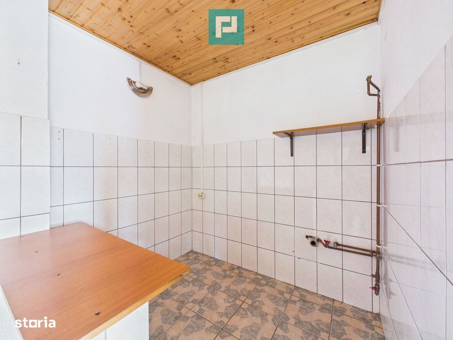 Casă cu o cameră, teren 350 mp în Subcetate