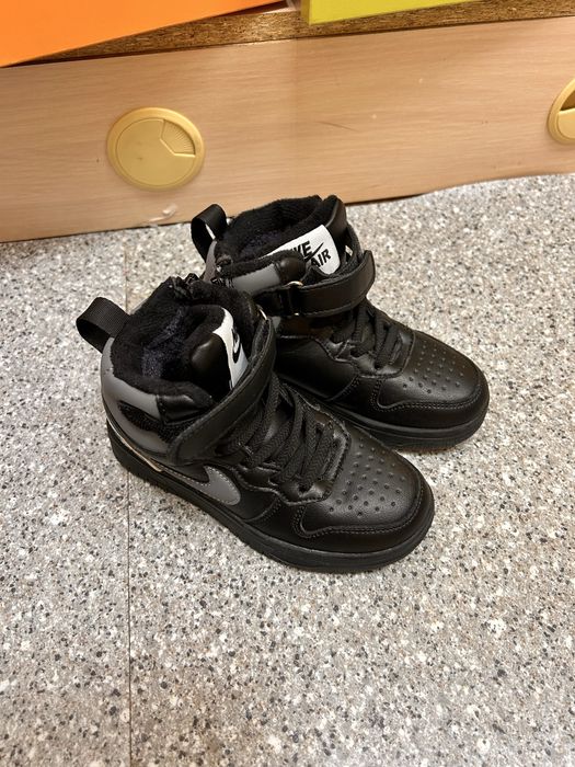 Продам кроссовки демисезон 29 размер