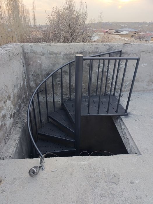 Темирдан Айлана зина. Металлические винтовые лестницы.