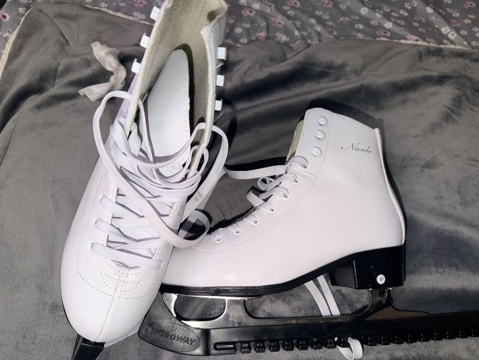 Продам новые коньки