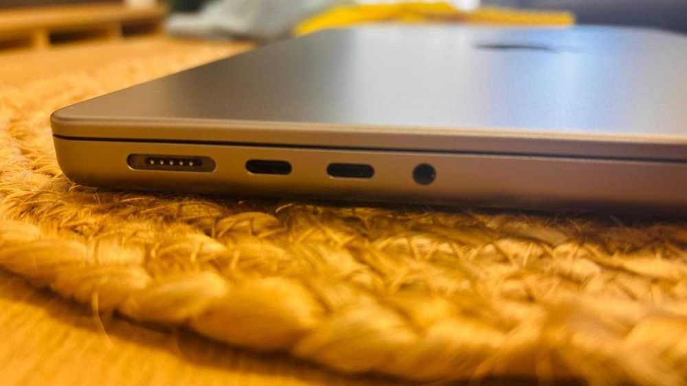 MacBook Pro M3 - 14 inch - 16 GB RAM - 512 GB SSD Bucuresti