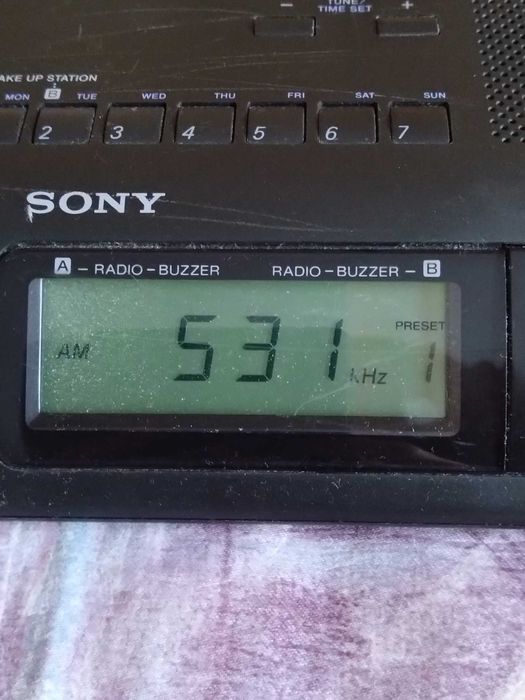 Радио часовник SONY ICF-C303