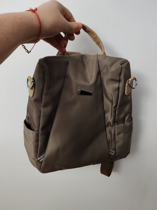 Бежова дсмска раница