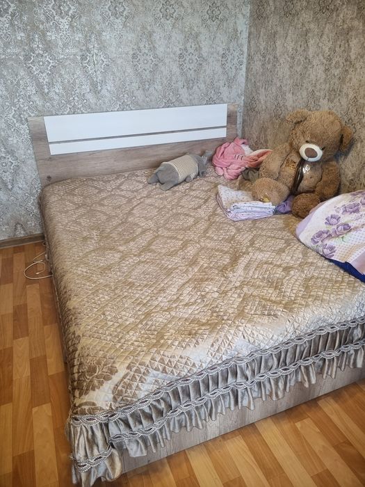Двуспальная кровать