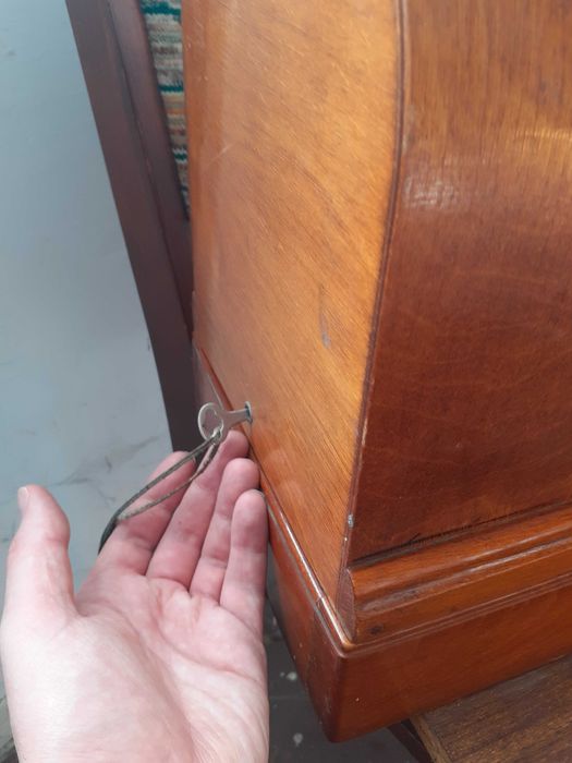 продавам стара шевна машина singer запазена