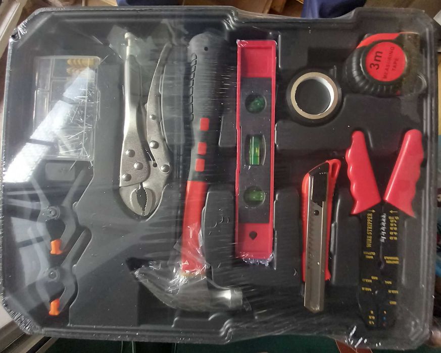 Trusa scule in cutie gen valiza