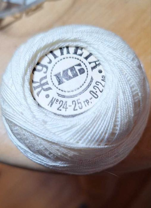 Памучна прежда за плетене на една кука и други.