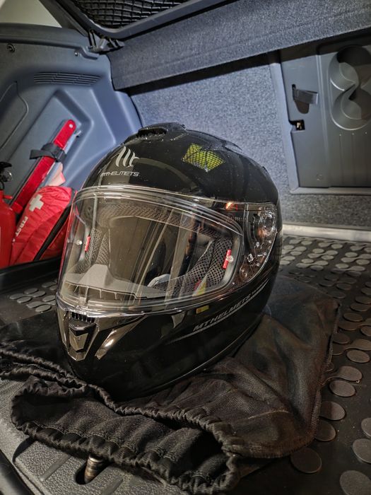 Черна каска MT targo