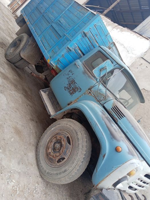 Zil moshina si SOTILADI Xorazm xonqa da yurib turibdi xolati yaxshi