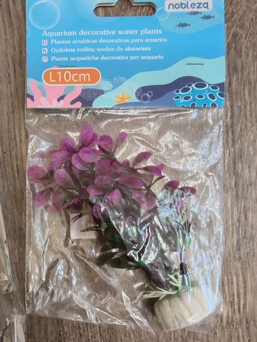Изкуствени водорасли и камъни