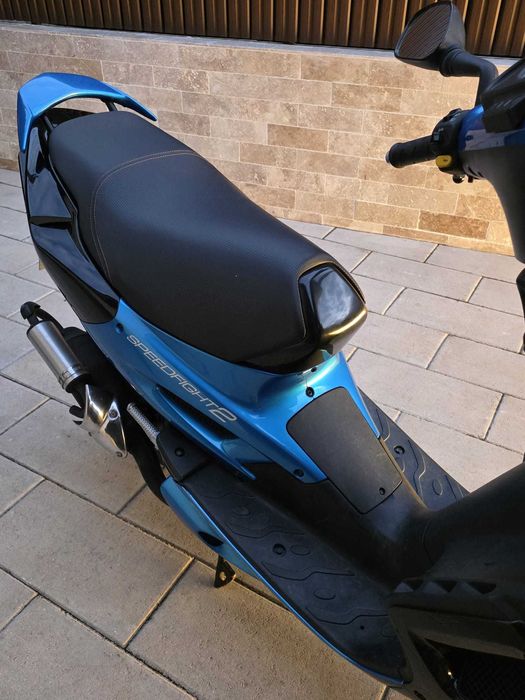 Scuter aproape nou