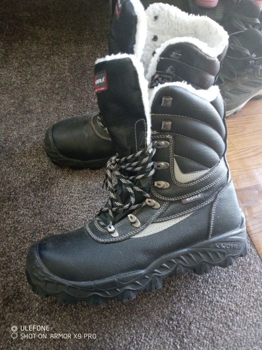 Bocanci de protecție cu vârf metalic