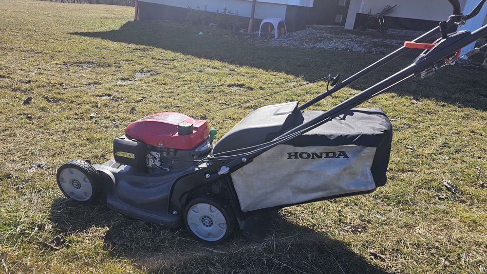 Mașina de tuns iarba / gazon Honda HRX 537