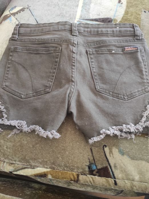 Pantaloni scurți ,mărimea 14.