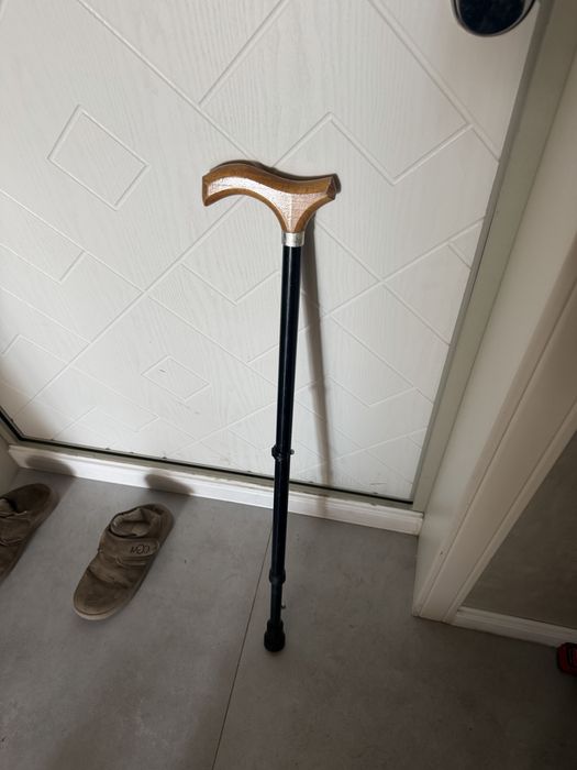 Трость для инвалидов либо для пожелых