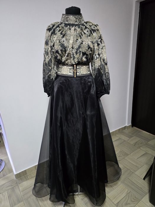 Fusta lunga din tull, model clos;